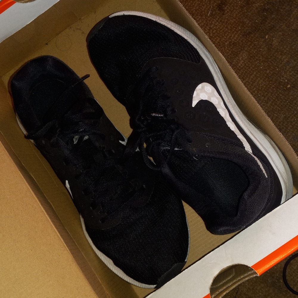 Womens Nike Downshifter 7 (Size: 7.5)